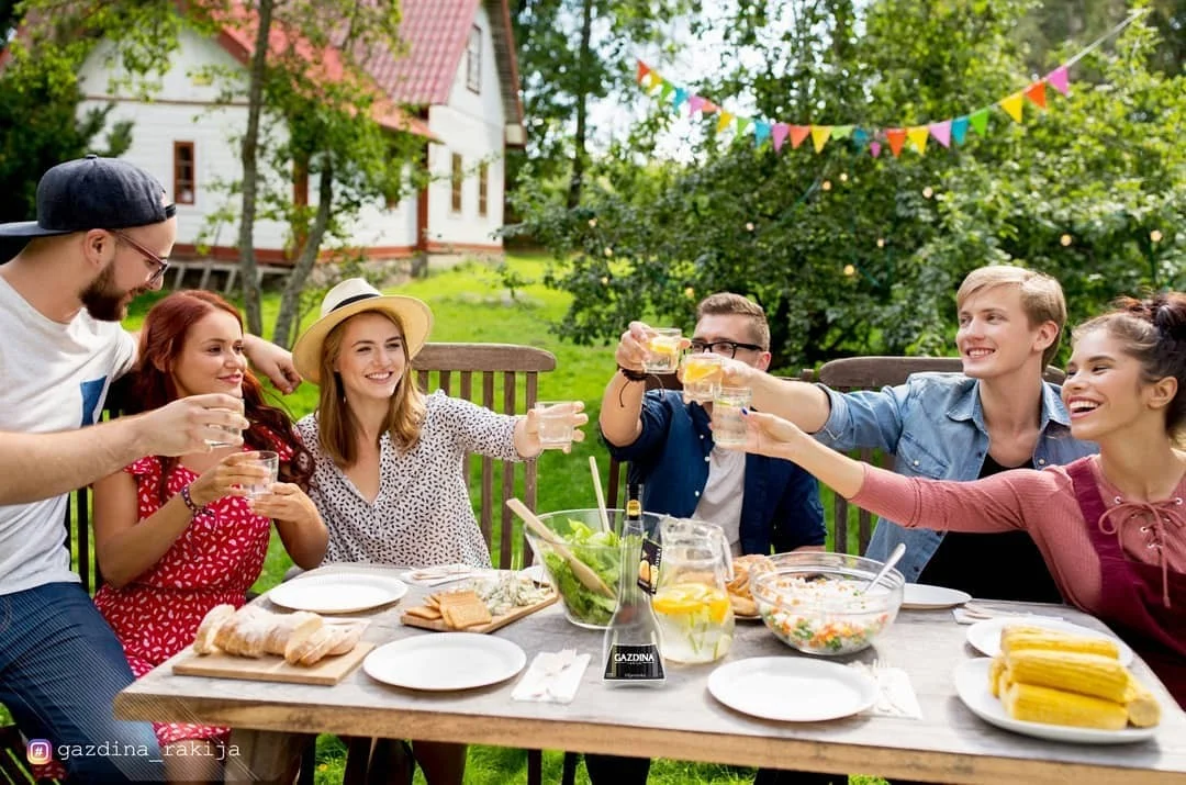 Prvi Maj je dan koji ima posebnu čar i kada se nazdravlja sa Gazdinom rakijom.